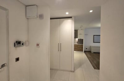 Location d’un appartement spacieux de 3 pièces, 126 m², au centre de Belgrade, Serbie